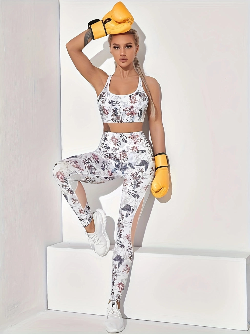 Floral Yoga Set - High Waist Sports Bra & Butt Lifting Leggings for Trendy Workouts!.