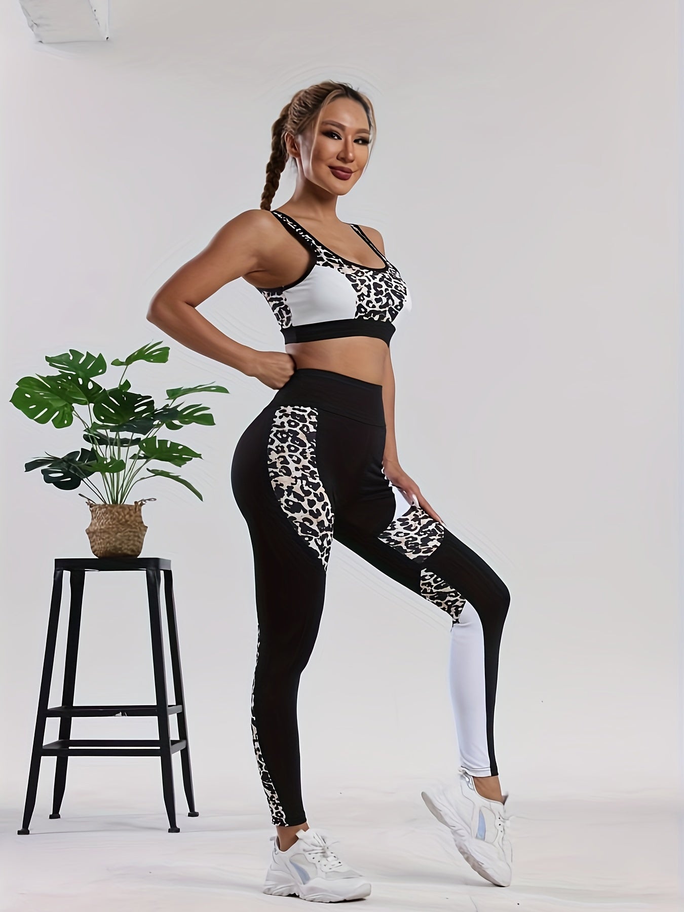 Women's 2-Piece Sportswear Set, Leopard Print and Black, High-Waisted Leggings and Sports Bra, Quick-Dry Athletic Wear for Gym and Yoga.