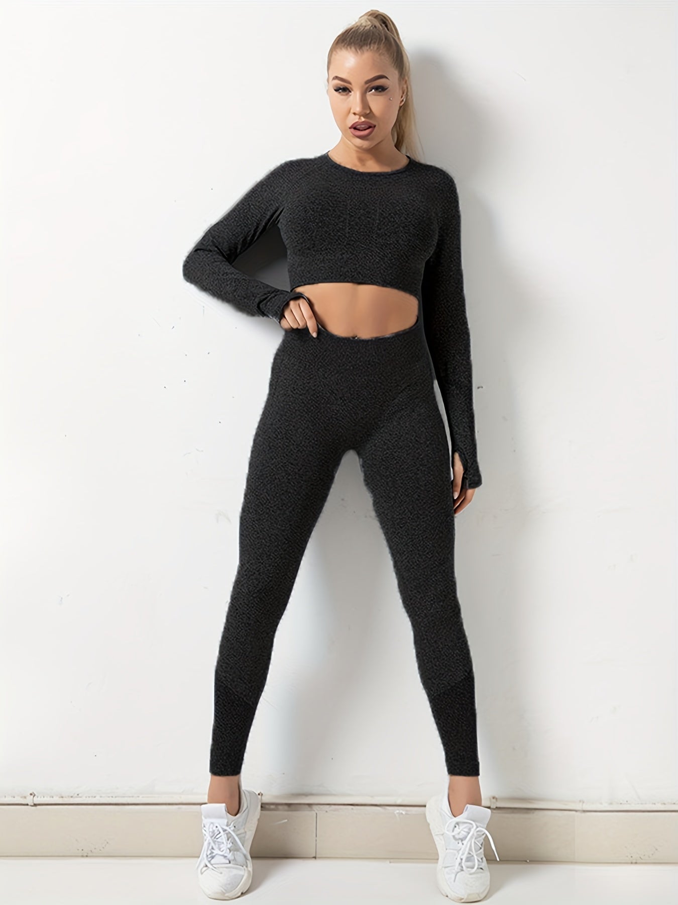 Upgrade Your Workout with our Seamless Yoga Suit - Long Sleeve Crop Top & High Waist Leggings for Women.